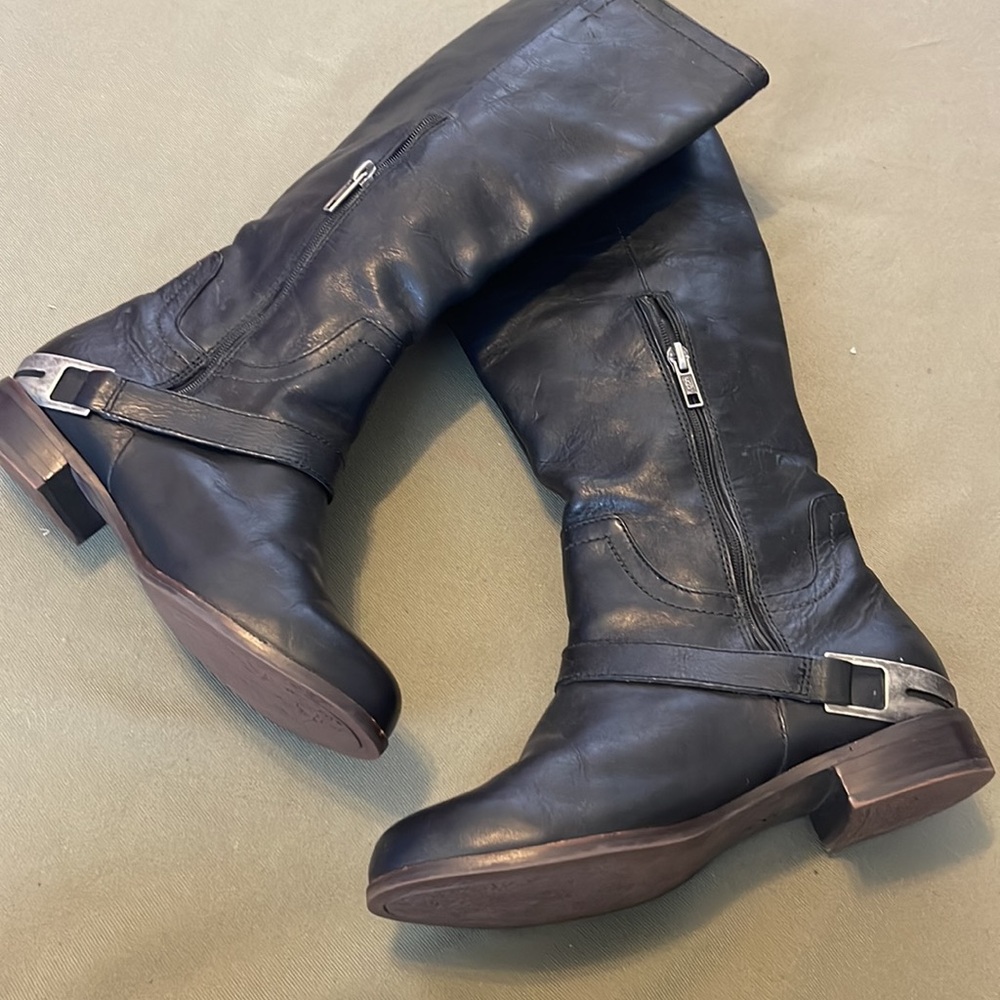 UGG AUSTRALIA 💯 % Leather Black color KNEE -High Boots size 6”
